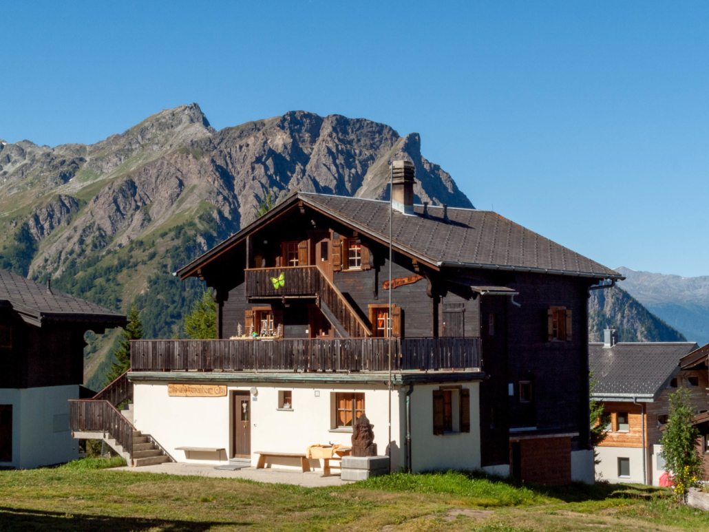 Skiheim Gruppenhaus Walliser Alpstyle Rosswald